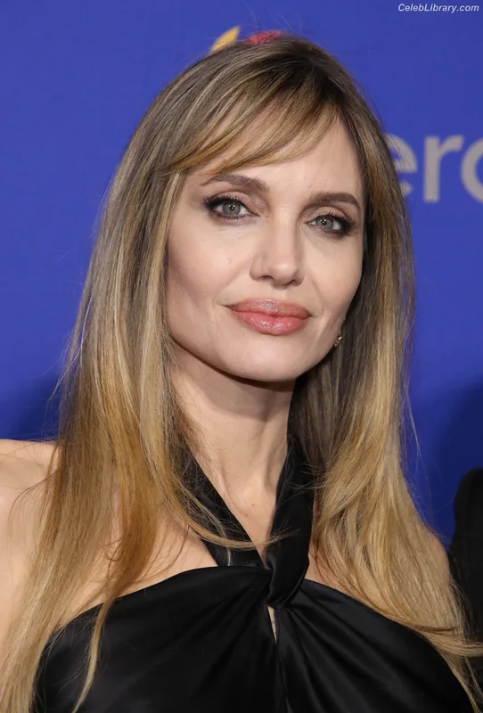 Angelina Jolie photo 2 of 611