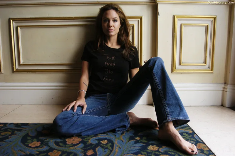 Angelina Jolie photo 23 of 611