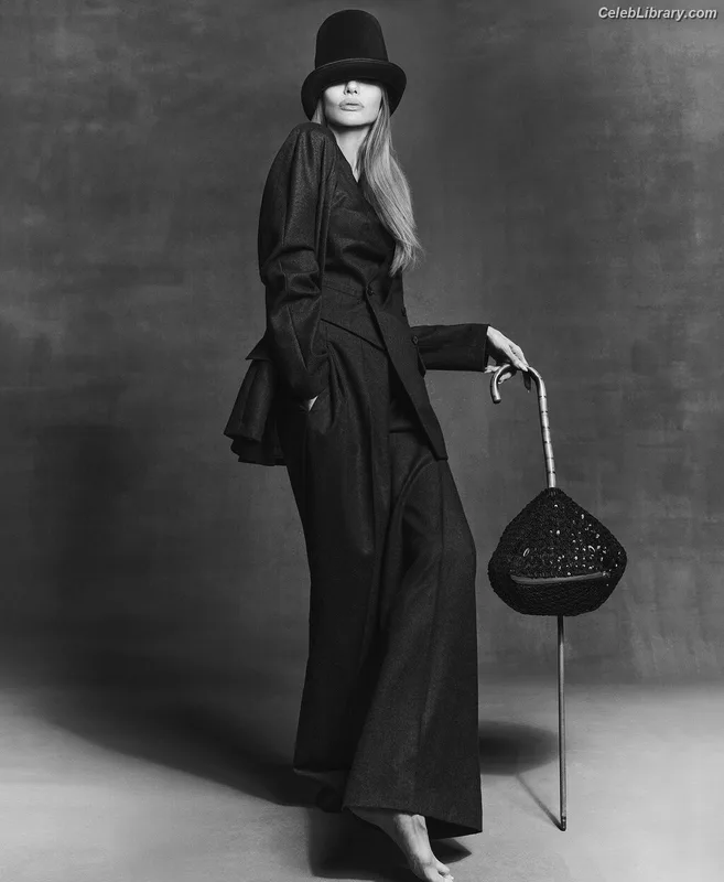 Angelina Jolie photo 23 of 611