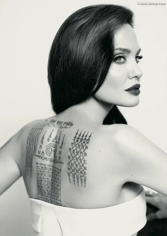 Angelina Jolie photo 4 of 611