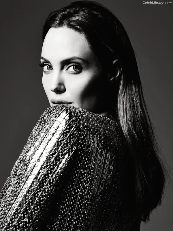 Angelina Jolie photo 8 of 611