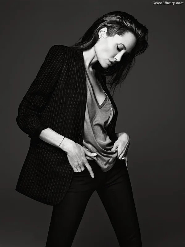 Angelina Jolie photo 13 of 611