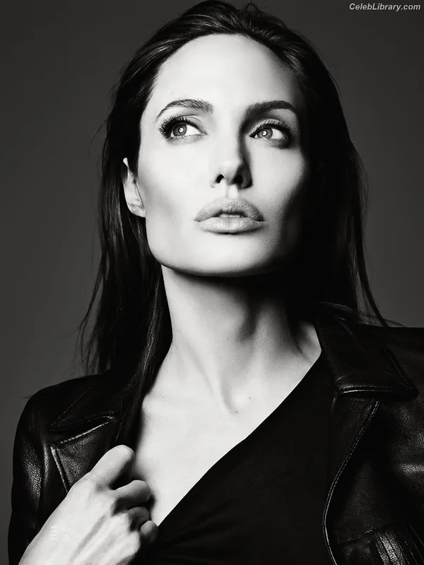 Angelina Jolie photo 14 of 611