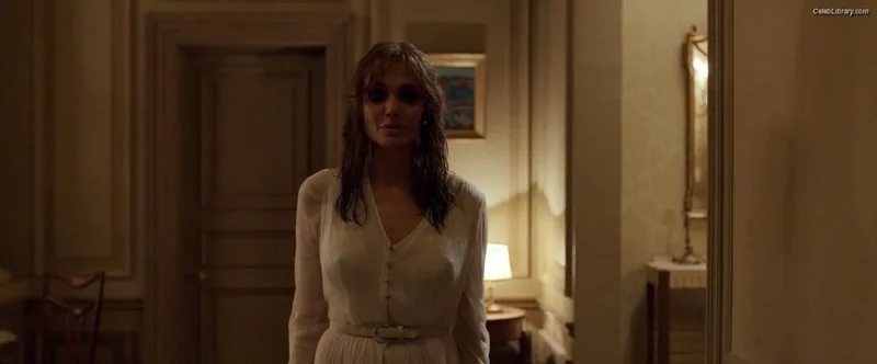 Angelina Jolie photo 13 of 611