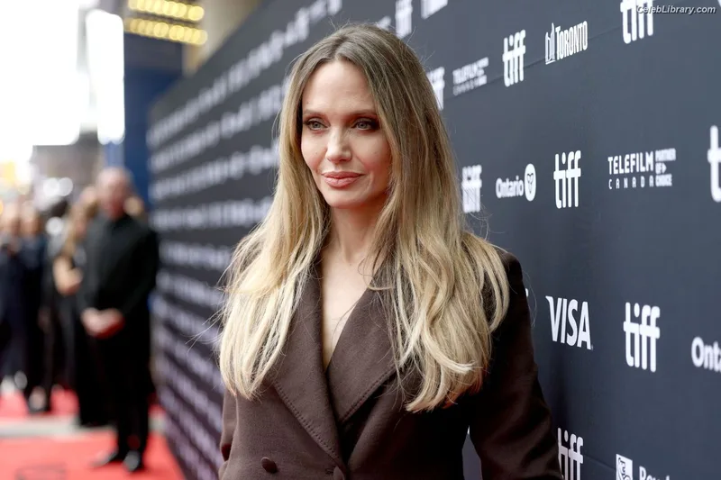 Angelina Jolie photo 1 of 611