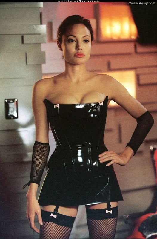 Angelina Jolie photo 8 of 611