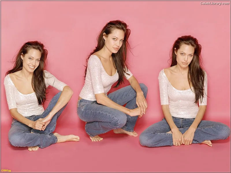 Angelina Jolie photo 6 of 611