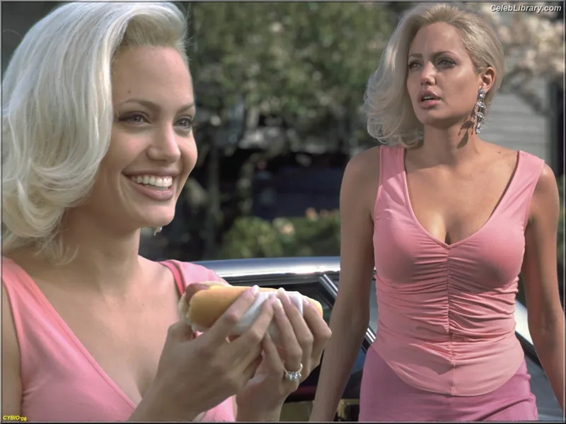 Angelina Jolie photo 9 of 611