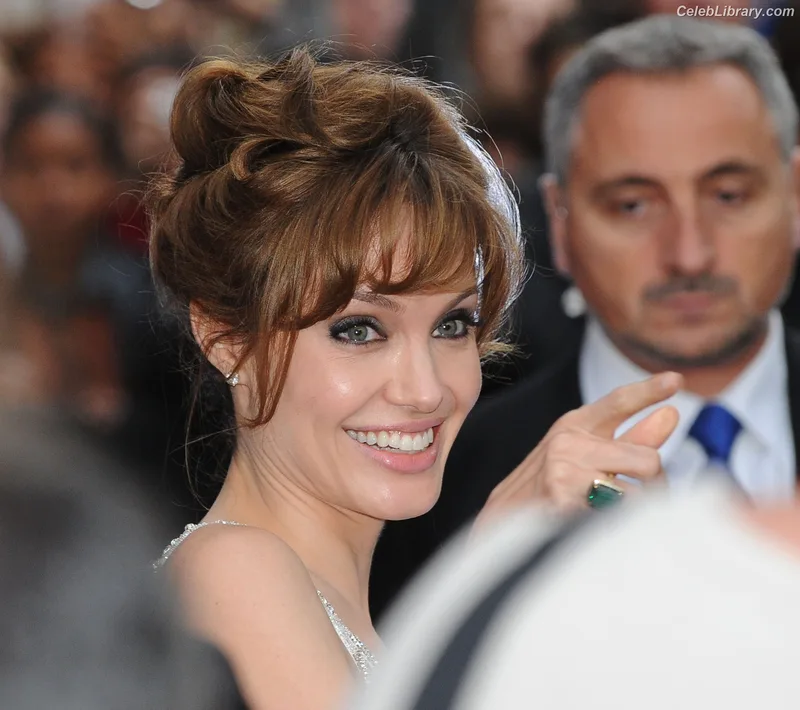 Angelina Jolie photo 7 of 611