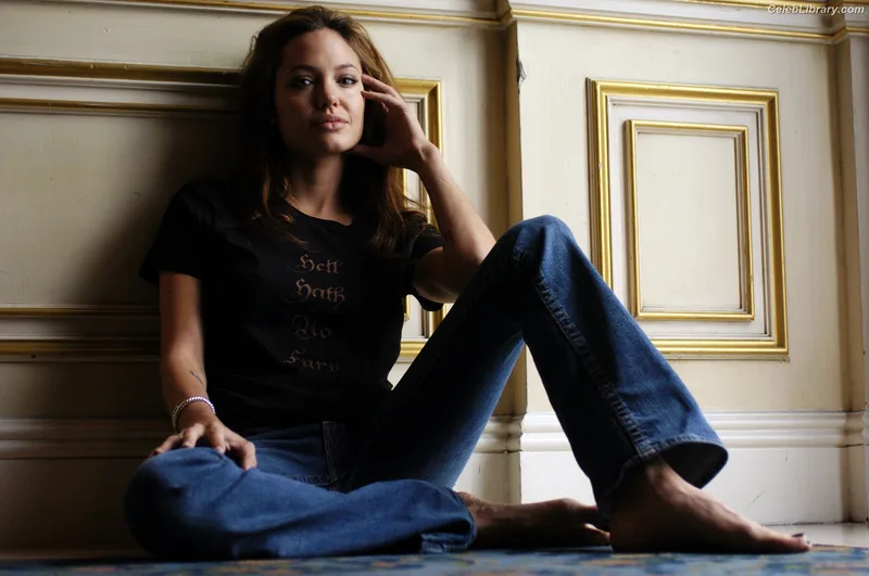 Angelina Jolie photo 18 of 611