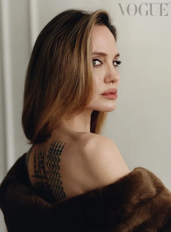 Angelina Jolie photo 20 of 611