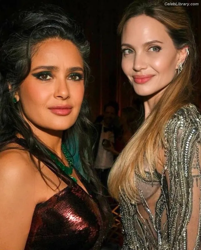 Angelina Jolie photo 23 of 611