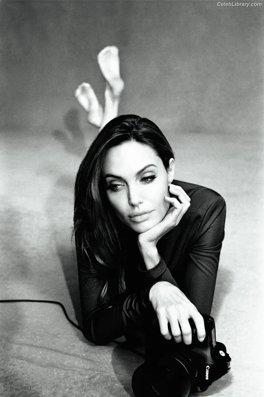Angelina Jolie photo 5 of 611