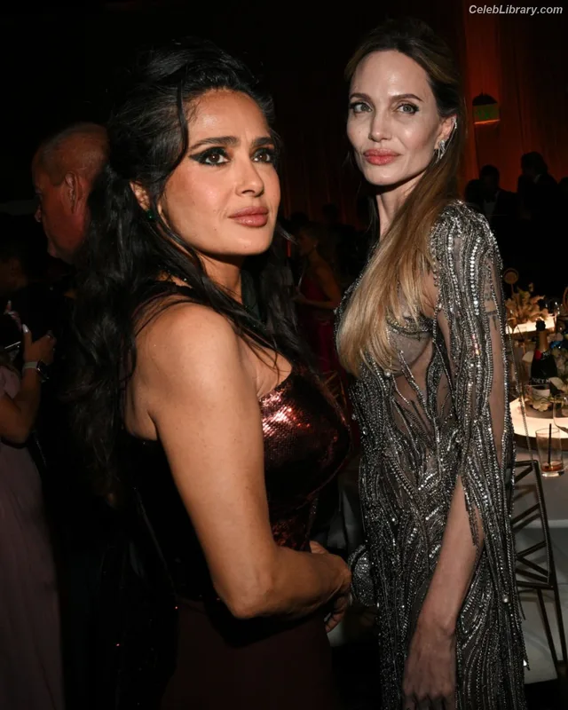 Angelina Jolie photo 7 of 611