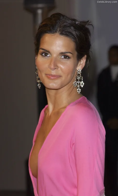 Angie Harmon photo 13 of 111