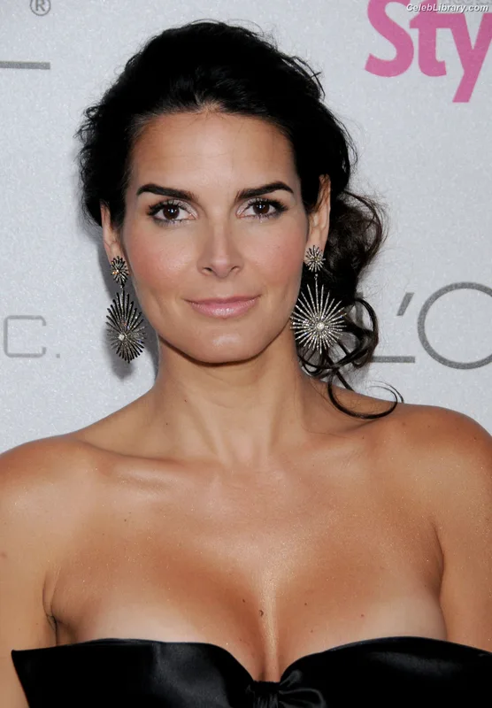 Angie Harmon photo 14 of 111