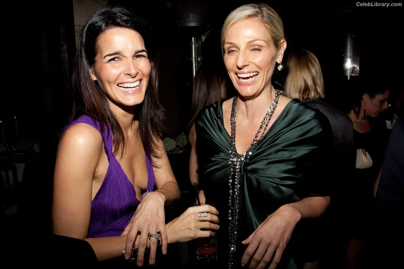 Angie Harmon photo 16 of 111
