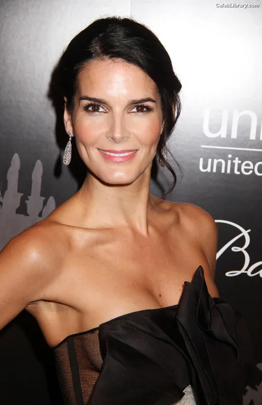 Angie Harmon photo 10 of 111