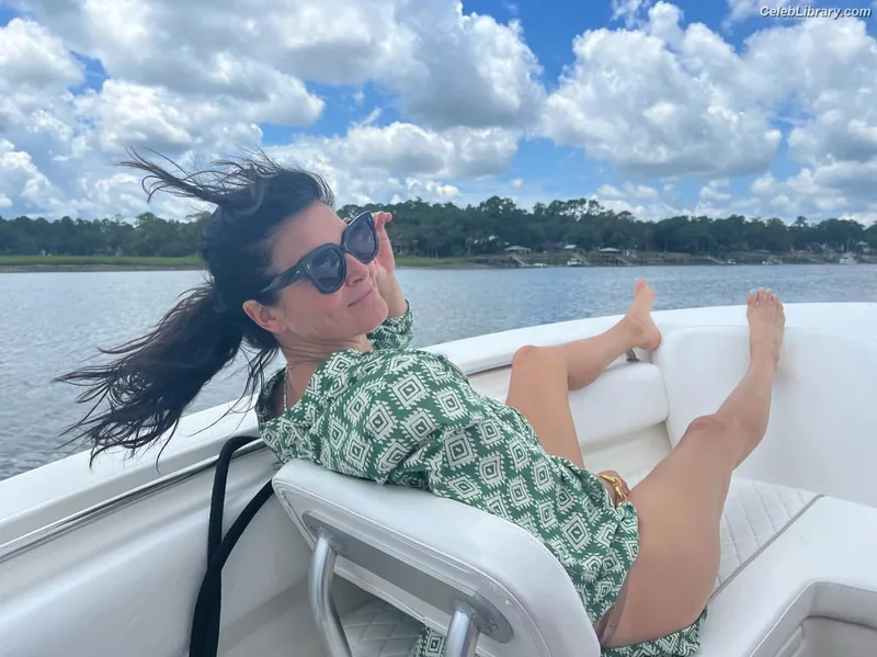 Angie Harmon photo 23 of 111