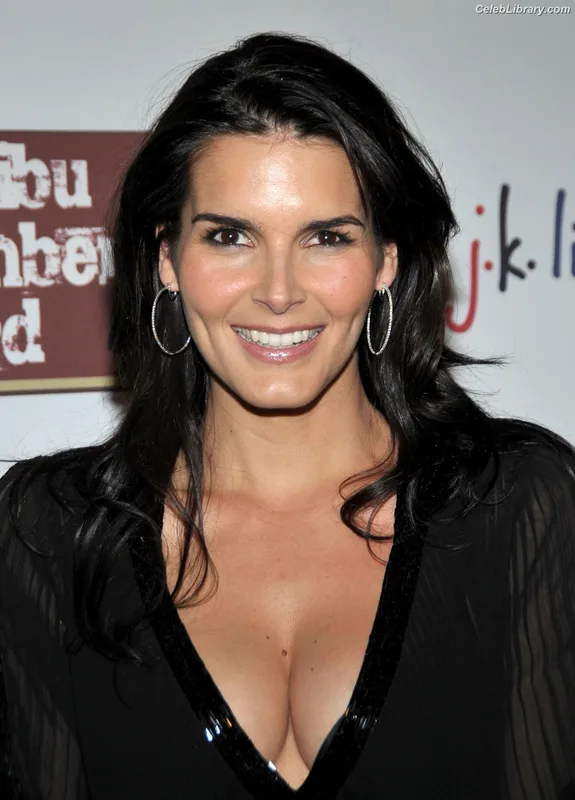 Angie Harmon photo 15 of 111