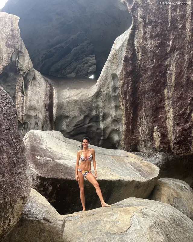 Angie Harmon photo 8 of 111