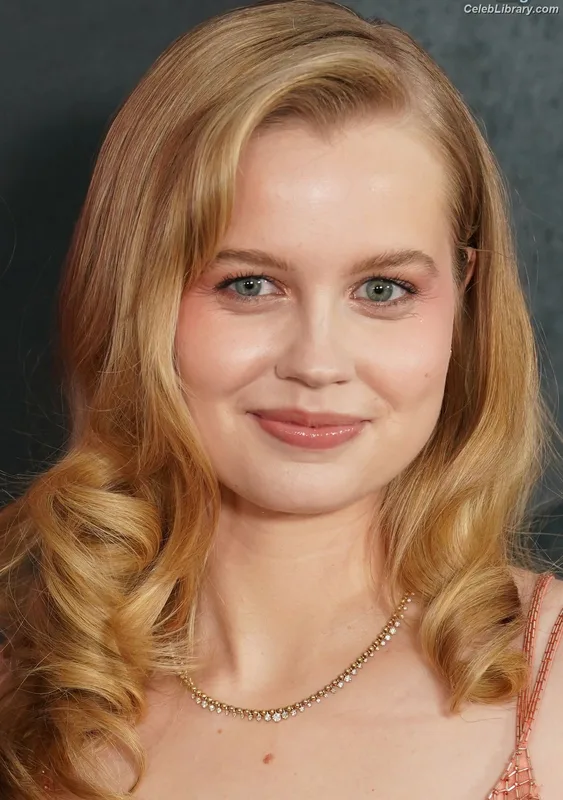 Angourie Rice photo 3 of 317