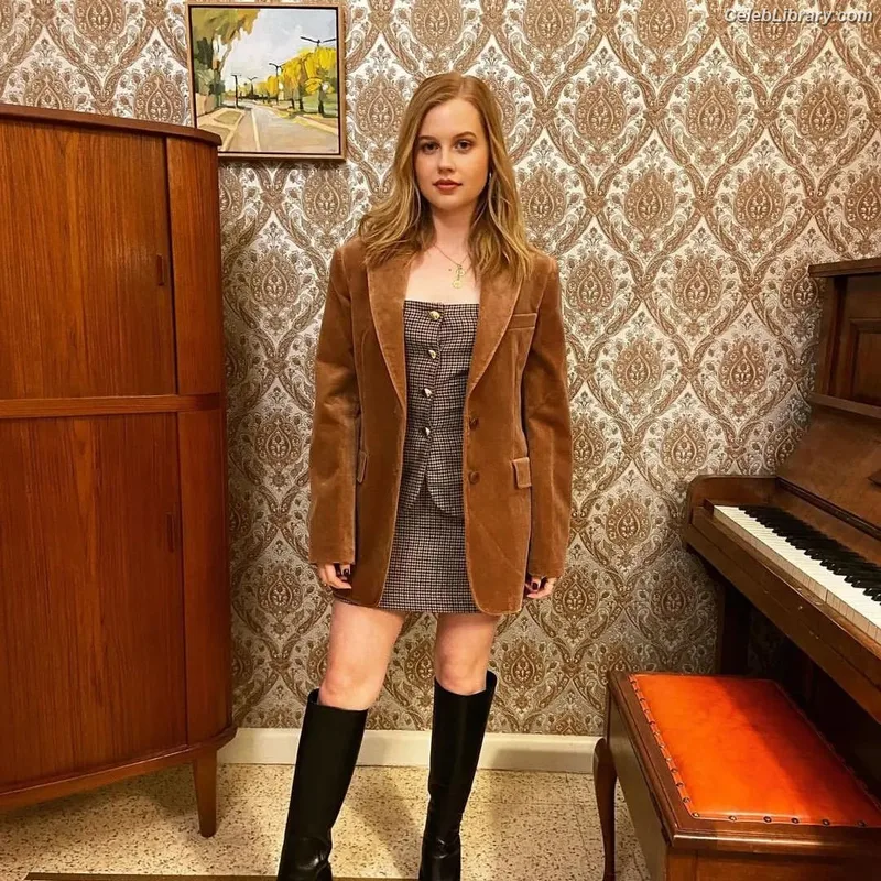 Angourie Rice photo 22 of 317