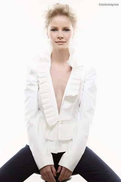 Anita Briem photo 6 of 56