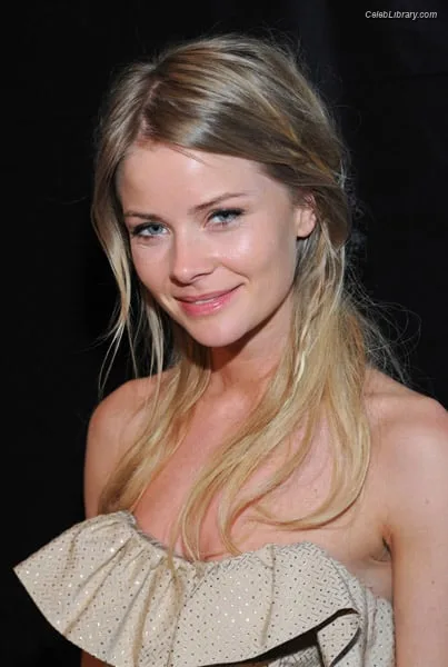 Anita Briem photo 11 of 56