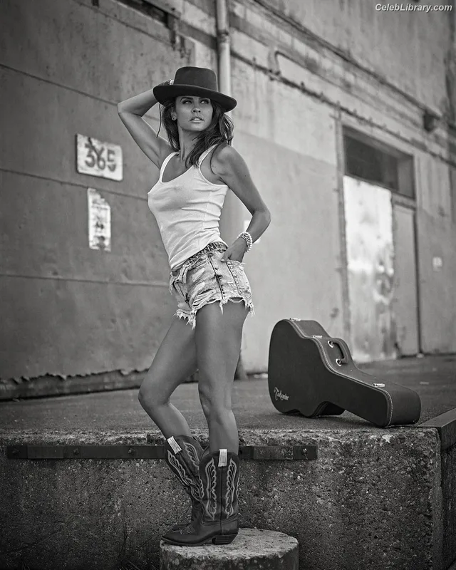 Anita Brown photo 18 of 22