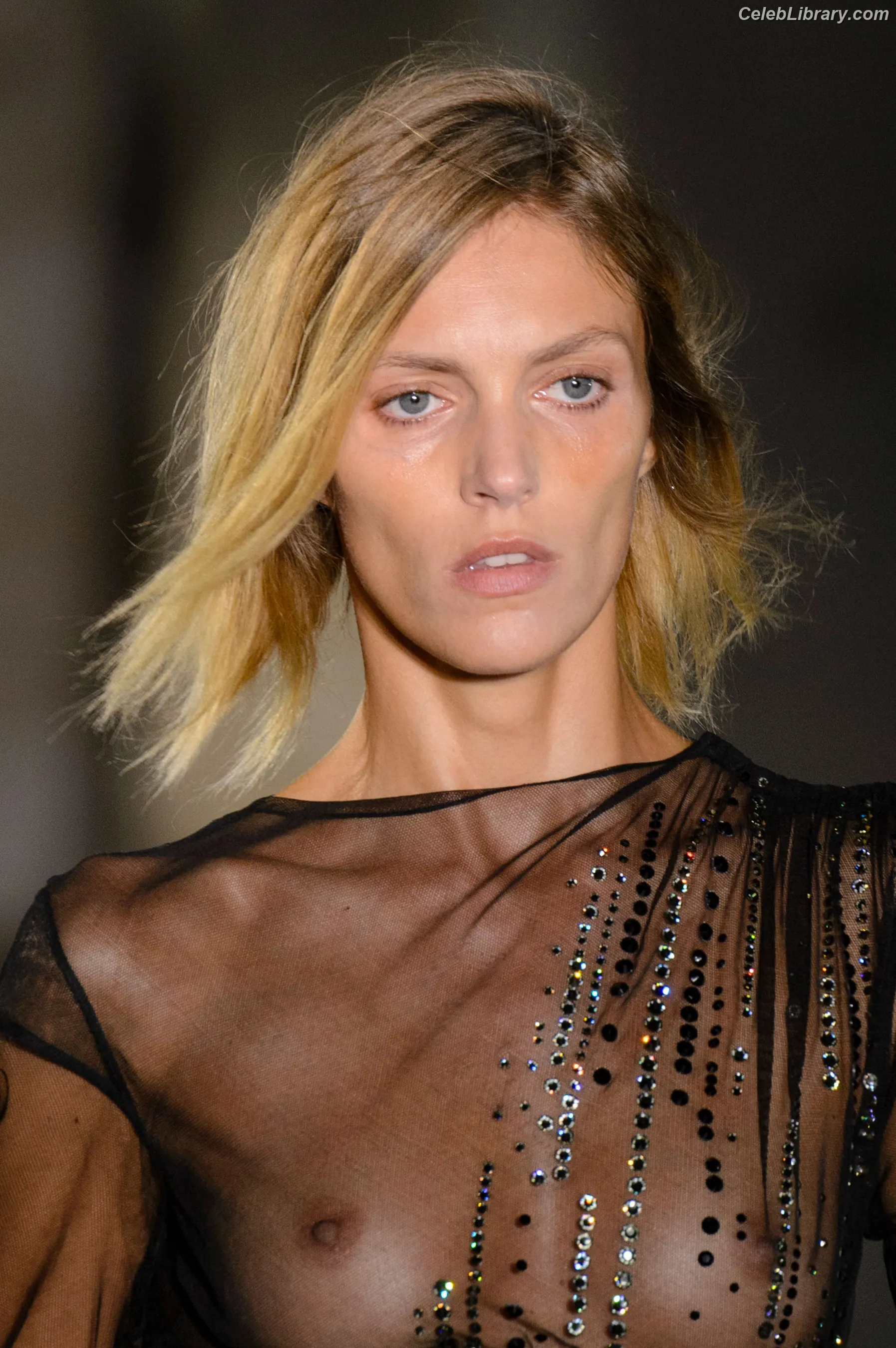 Anja Rubik photo 24 of 117