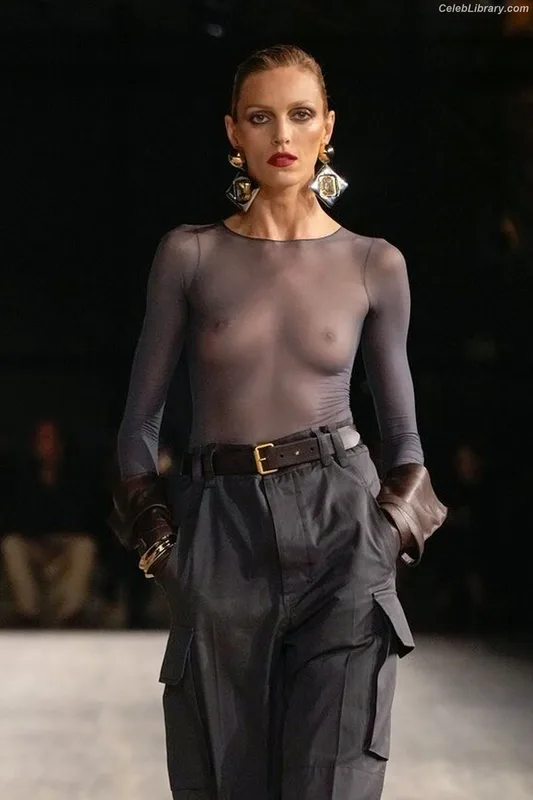 Anja Rubik photo 21 of 118