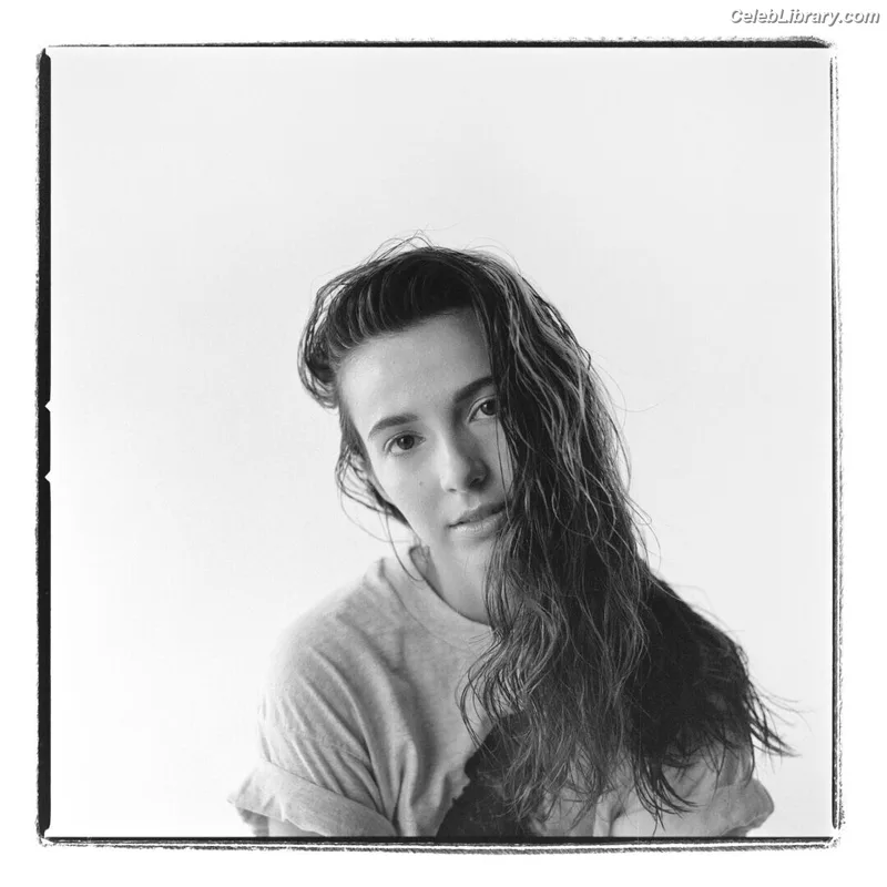 Anjelica Bette Fellini photo 8 of 62