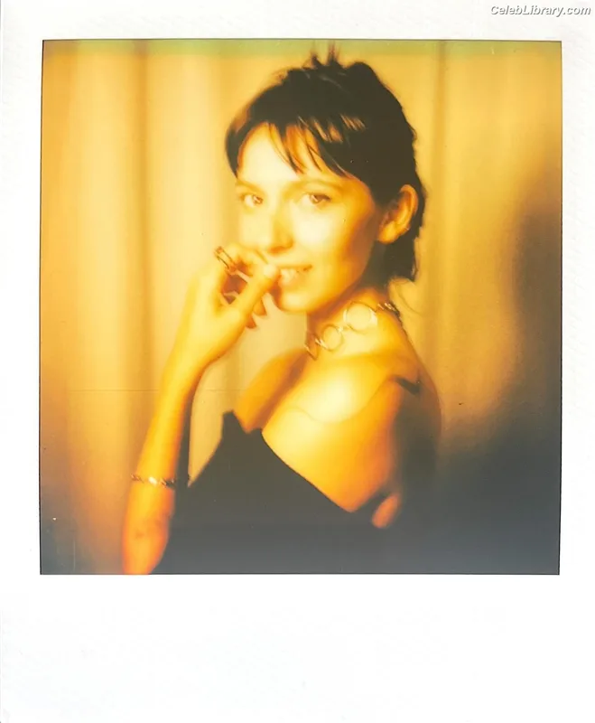 Anjelica Bette Fellini photo 3 of 62