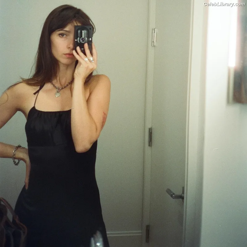 Anjelica Bette Fellini photo 5 of 62