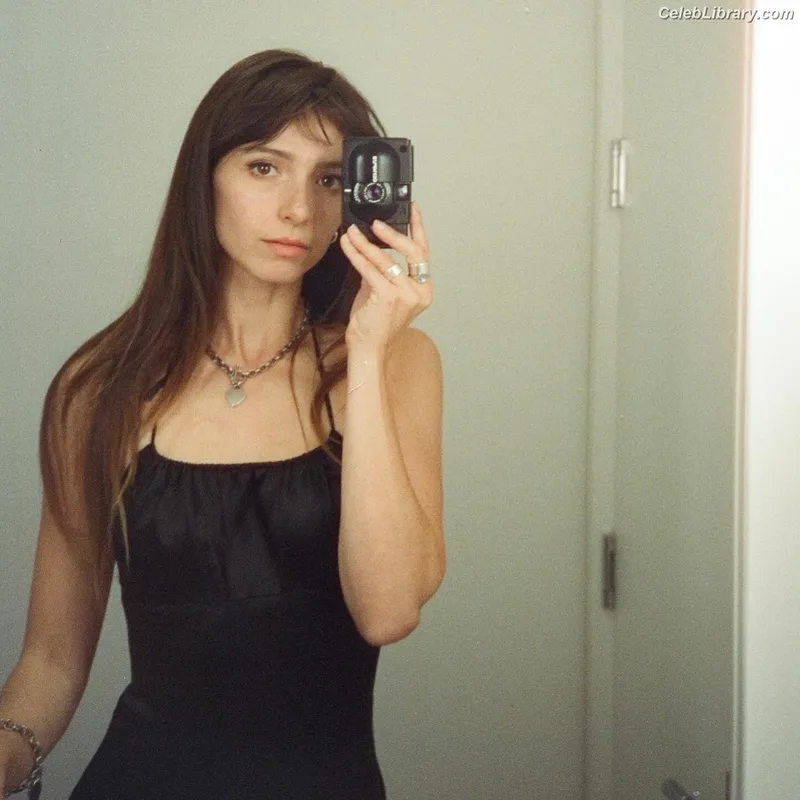 Anjelica Bette Fellini photo 6 of 62