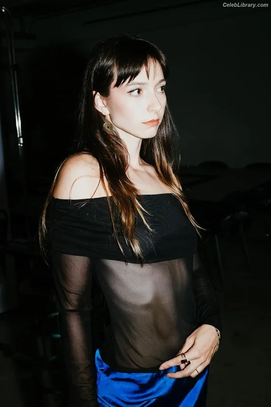 Anjelica Bette Fellini photo 2 of 62