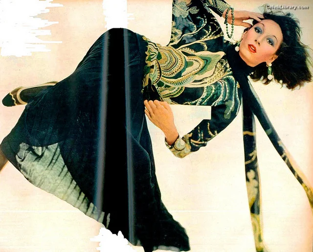 Anjelica Huston photo 9 of 35