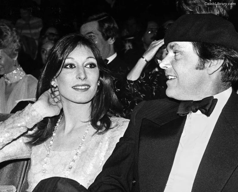 Anjelica Huston photo 5 of 36