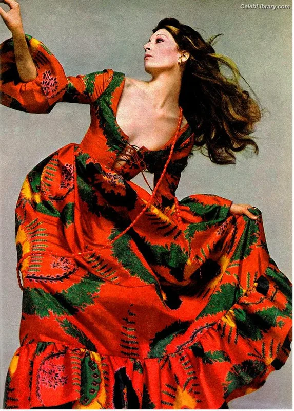 Anjelica Huston photo 7 of 36