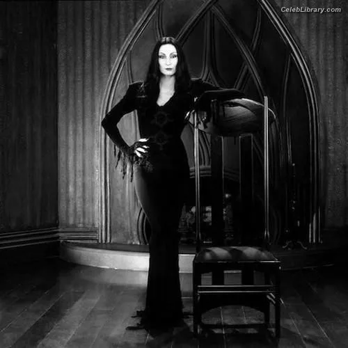 Anjelica Huston photo 8 of 36