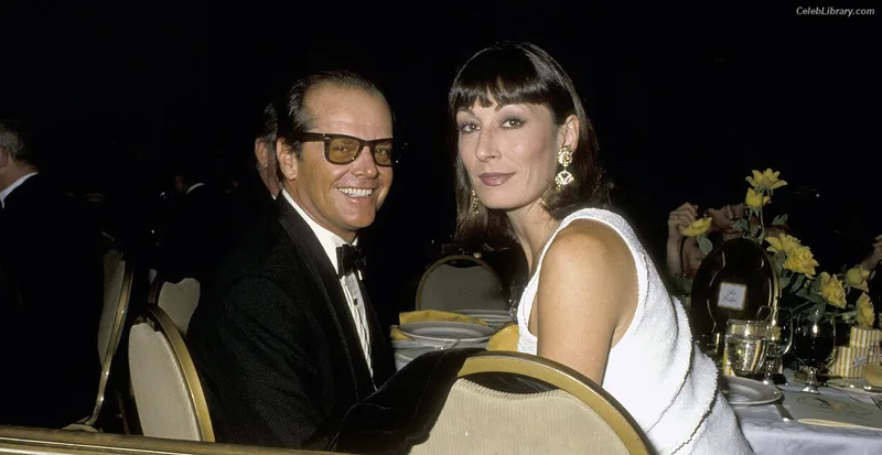 Anjelica Huston photo 18 of 36