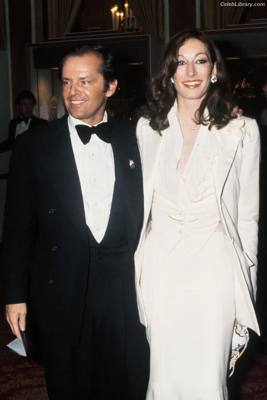Anjelica Huston photo 20 of 36
