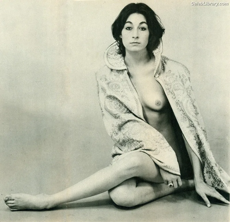Anjelica Huston photo 24 of 36