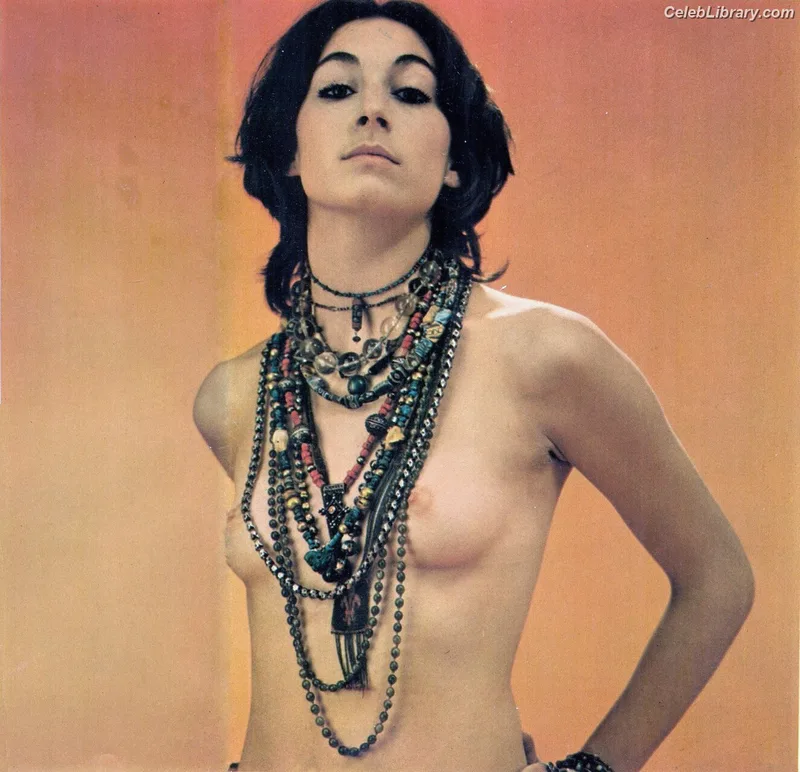Anjelica Huston photo 1 of 36