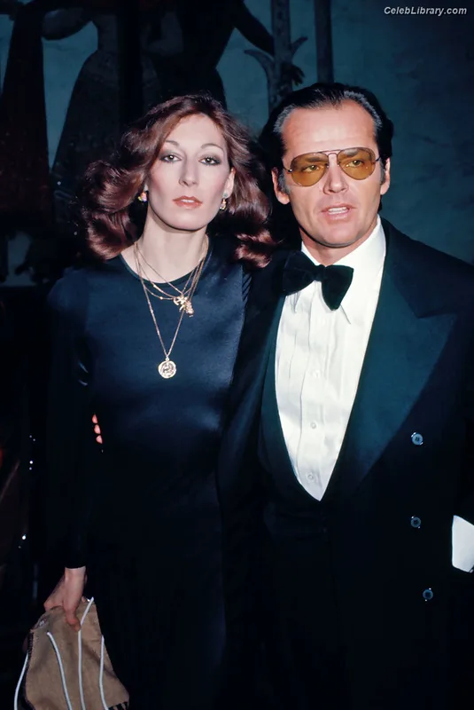 Anjelica Huston photo 3 of 36