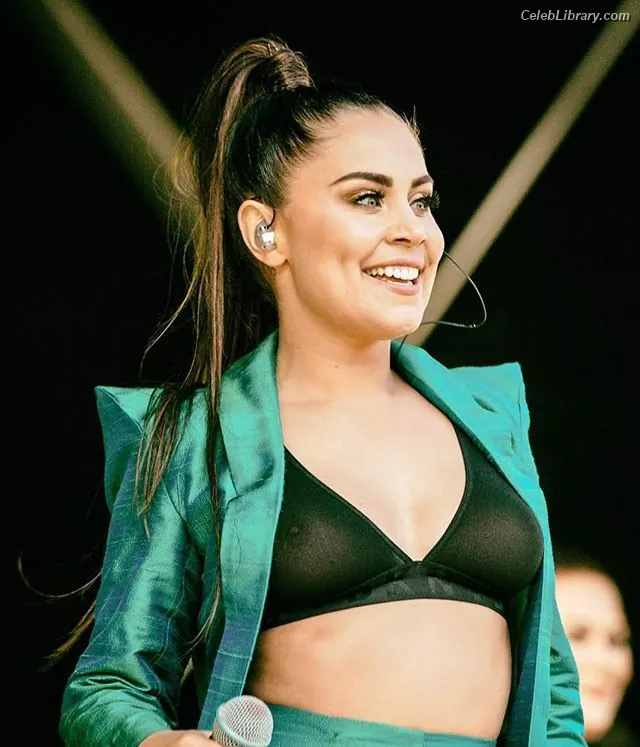 Anna Abreu photo 17 of 74