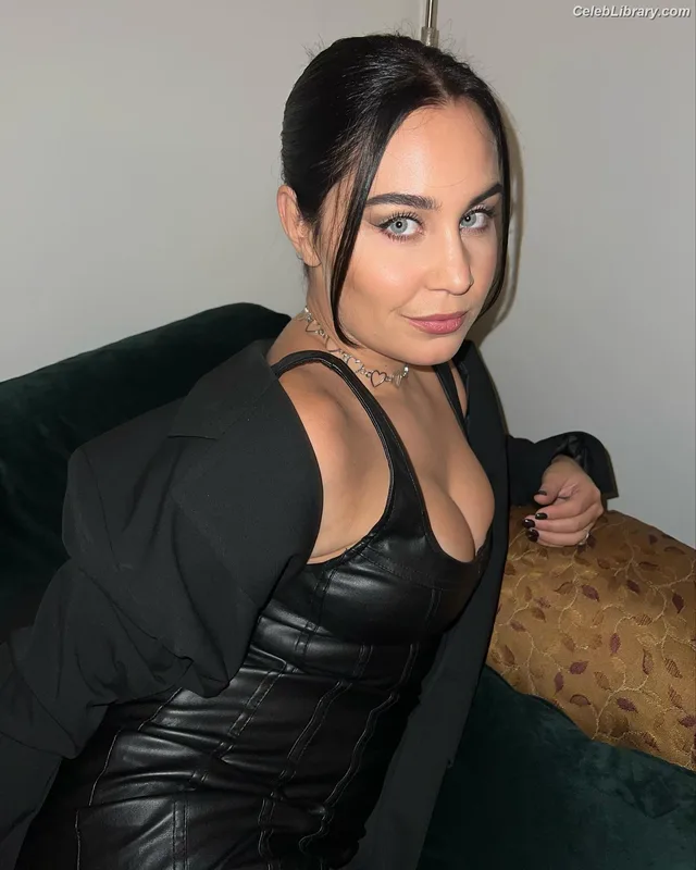 Anna Abreu photo 22 of 75