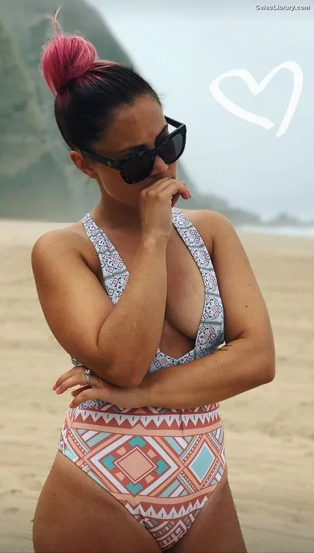 Anna Abreu photo 21 of 75