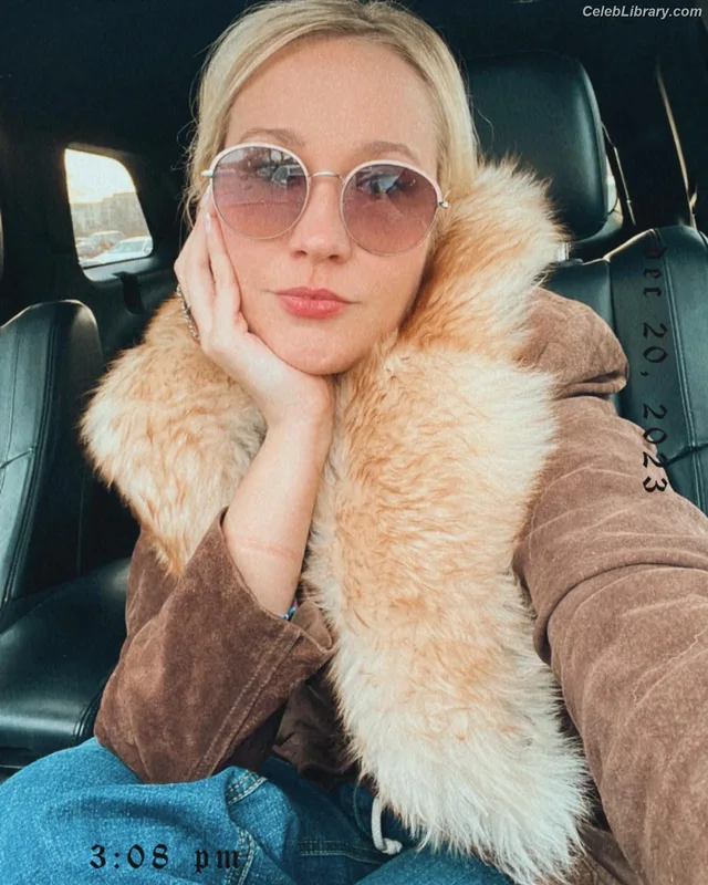 Anna Camp photo 4 of 161